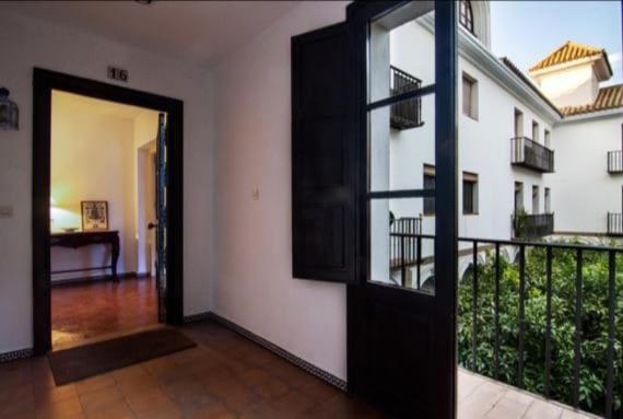 Apartamento En Un Dormitorio En Plaza Alfaro Севиля Екстериор снимка